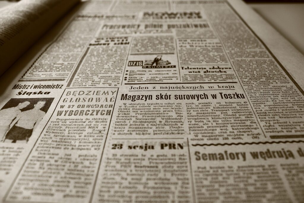 old newspaper 350376 1920